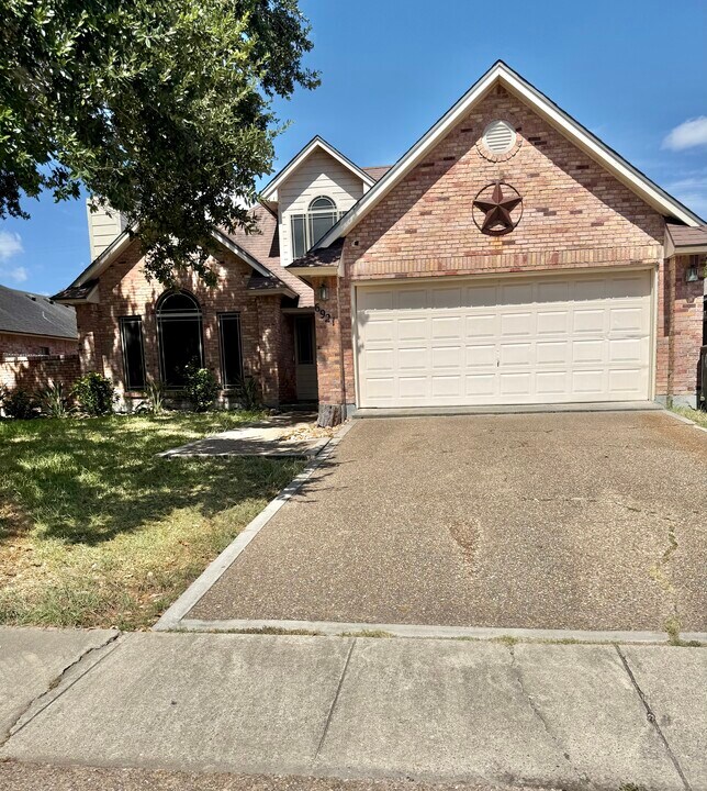 6921 Fruitwood Dr in Corpus Christi, TX - Building Photo