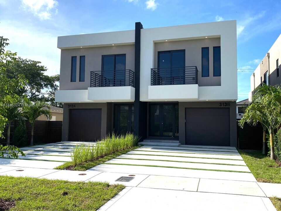 313 SW 10th St in Fort Lauderdale, FL - Building Photo