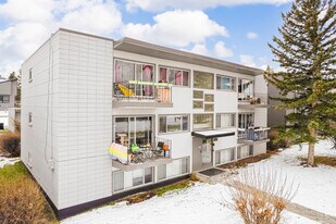 4016 Glenpark Cres SW in Calgary, AB - Building Photo