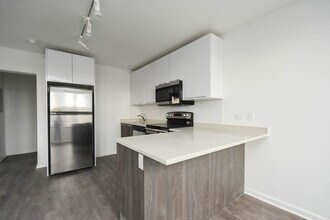 940 W Winona St, Unit 206 in Chicago, IL - Building Photo - Building Photo