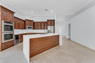 2468 Bay Isle Ct in Weston, FL - Building Photo - Building Photo