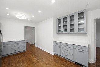7056 N Rockwell St in Chicago, IL - Building Photo - Building Photo