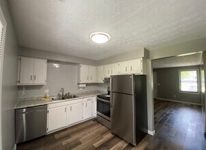 3123 Thornton St NW in North Canton, OH - Foto de edificio - Building Photo