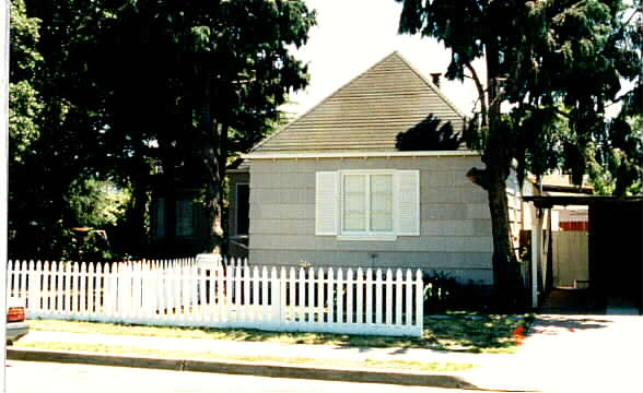 401 Rollins in Burlingame, CA - Foto de edificio