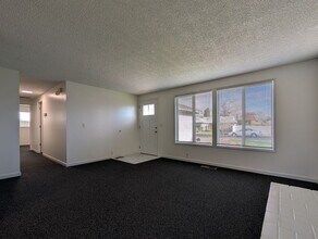 3055 Kentwood Dr in Eugene, OR - Building Photo - Building Photo