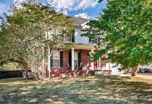 3316 Sunny Slope Dr in Clarksville, TN - Building Photo