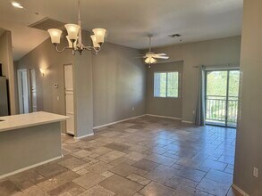 18250 N 32nd St, Unit 1061 in Phoenix, AZ - Foto de edificio - Building Photo