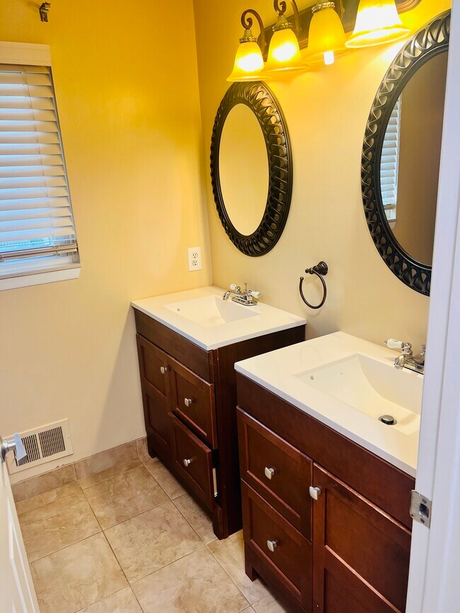 30244 Southampton Ln in Farmington Hills, MI - Building Photo - Building Photo