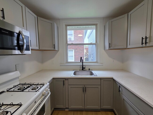 144 Comrie Ave in Braddock, PA - Building Photo - Building Photo