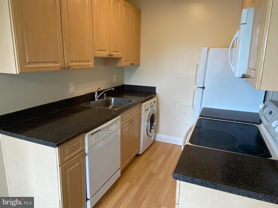1001 Chillum Rd-Unit -414 in Hyattsville, MD - Building Photo