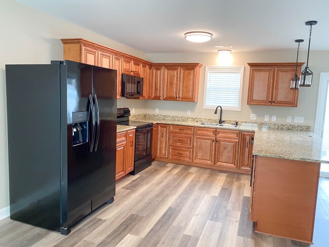 805 E Main St in Maiden, NC - Building Photo - Building Photo