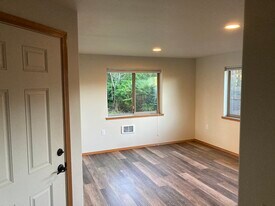 765-712 12th St in Port Orford, OR - Building Photo