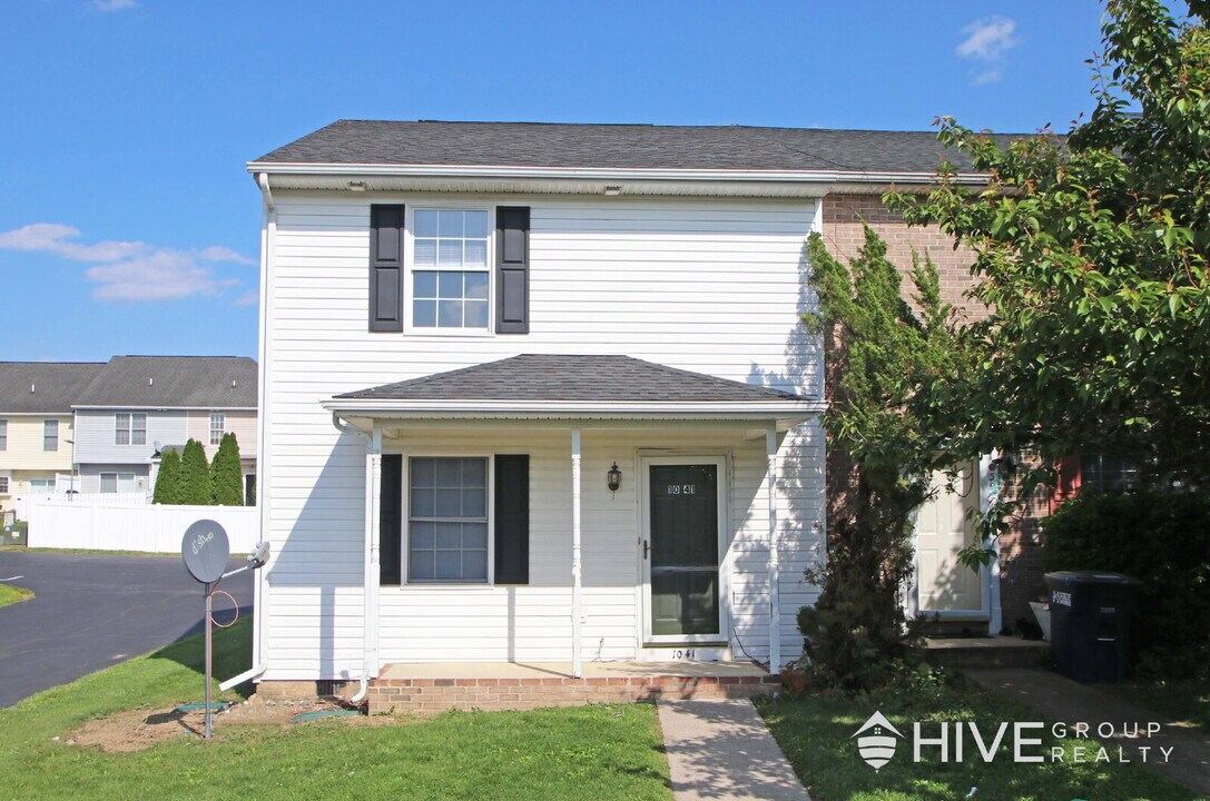 1041 Oriole Ln in Harrisonburg, VA - Building Photo