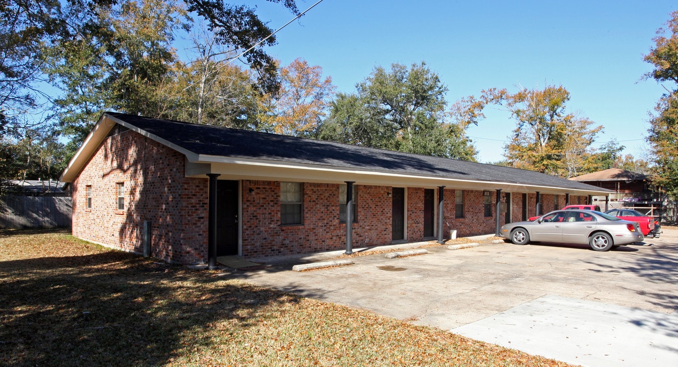 Dallys Place in Pascagoula, MS - Building Photo