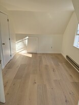 93 Twin Hill Rd, Unit Renovated Falmouth Apt Apartments