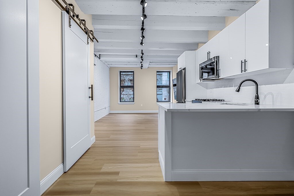 67 Broad St-Unit -203 in Boston, MA - Building Photo