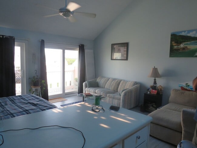 9201 Coast Guard Rd in Emerald Isle, NC - Building Photo - Building Photo