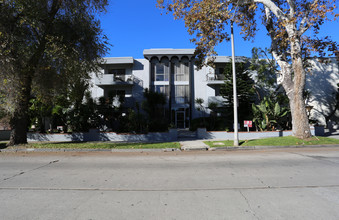 725 N Sweetzer Ave in West Hollywood, CA - Building Photo - Building Photo