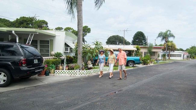 Southern Pines in Bradenton, FL - Building Photo - Building Photo