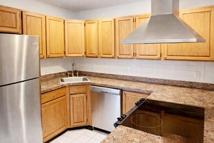 19 Saint Cyprians Pl, Unit 2L in Boston, MA - Building Photo