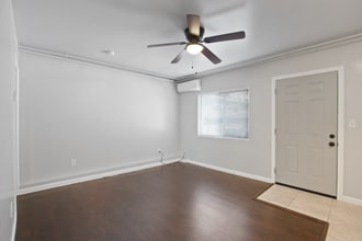 5945 Gaviota Ave in Long Beach, CA - Building Photo - Building Photo