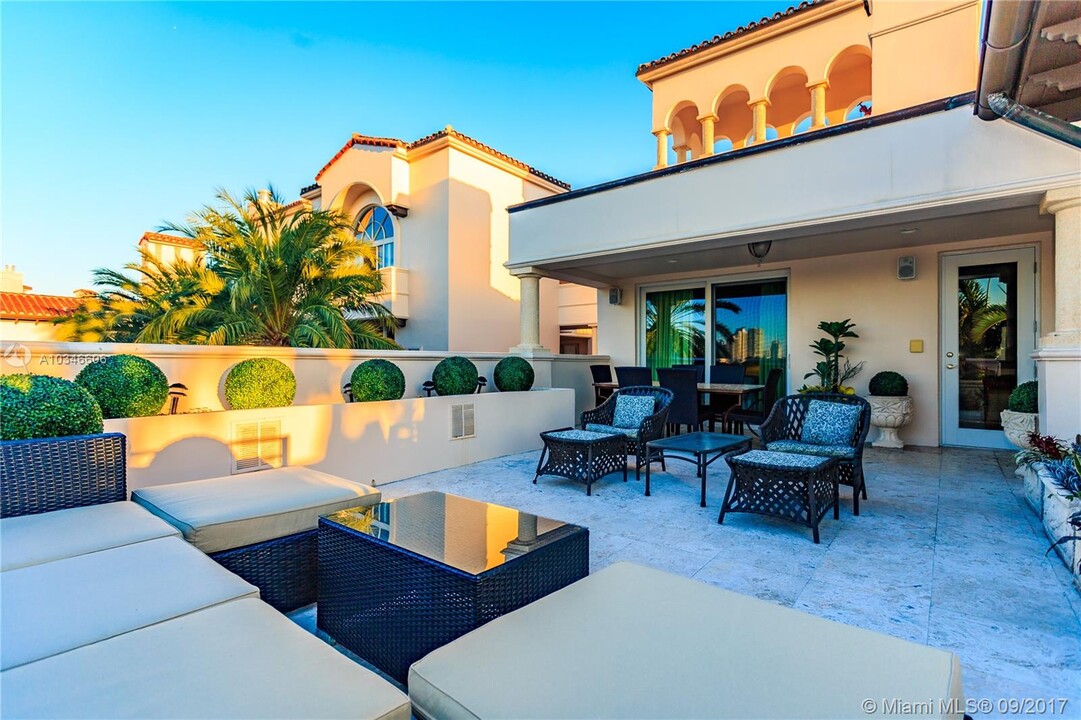 19145 Fisher Island Dr in Miami Beach, FL - Building Photo