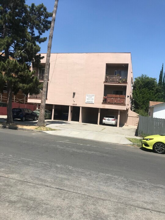 5252 Hermitage Ave in Los Angeles, CA - Building Photo