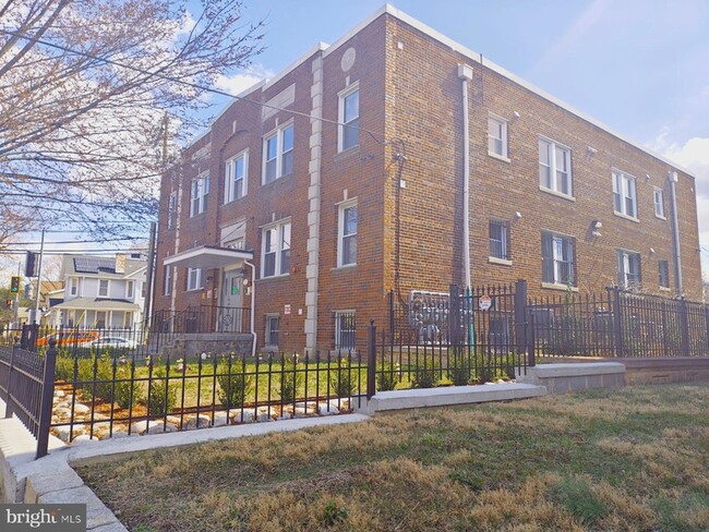 747 Alabama Ave SE in Washington, DC - Building Photo - Building Photo