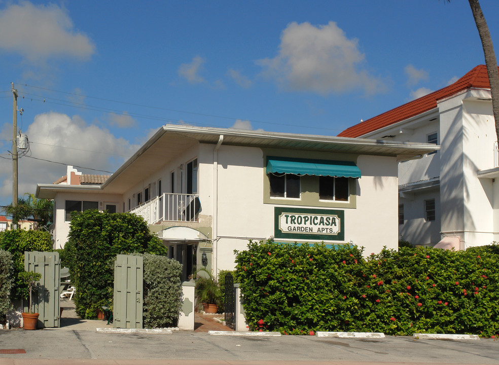 Tropicasa Garden Apartments in Fort Lauderdale, FL - Building Photo