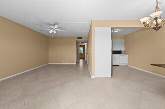 3046 Newcastle A in Boca Raton, FL - Foto de edificio - Building Photo