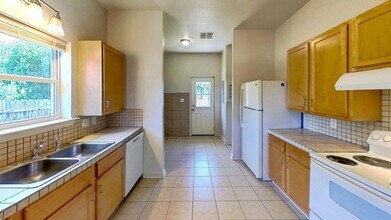 615 1st St in San Marcos, TX - Building Photo - Building Photo
