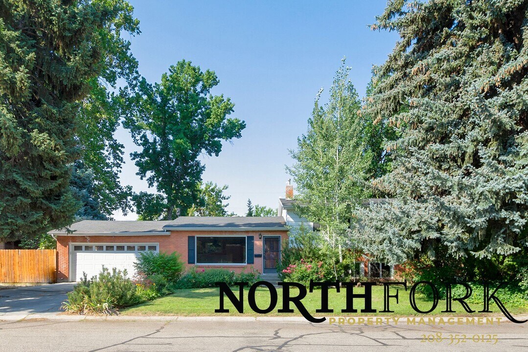 6431 Robertson Dr in Boise, ID - Foto de edificio