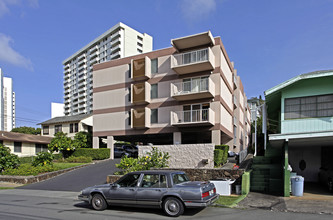 Hale O Terrace in Honolulu, HI - Building Photo - Building Photo