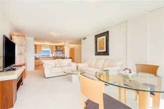 88 Piikoi St, Unit 3907 in Honolulu, HI - Foto de edificio - Building Photo