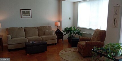 10401 Grosvenor Pl in Rockville, MD - Building Photo - Building Photo