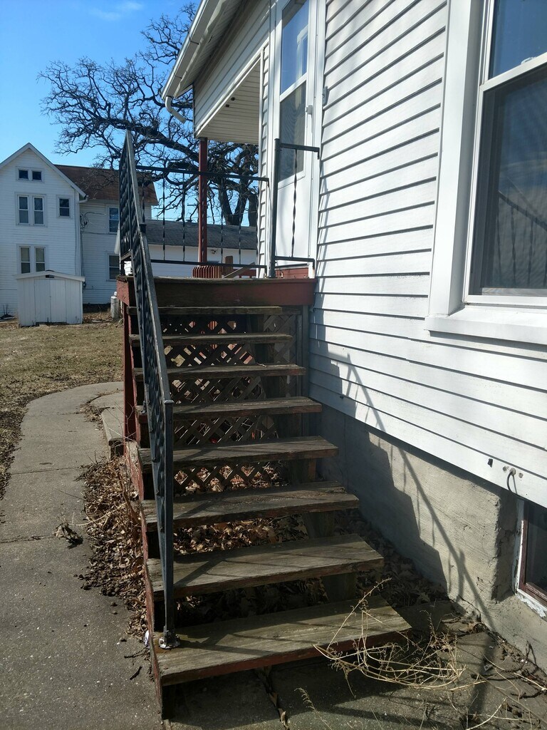 745 N Ottawa Ave Rentals in Dixon, IL