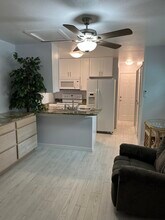 2020 Lee Dr in Valrico, FL - Foto de edificio - Building Photo