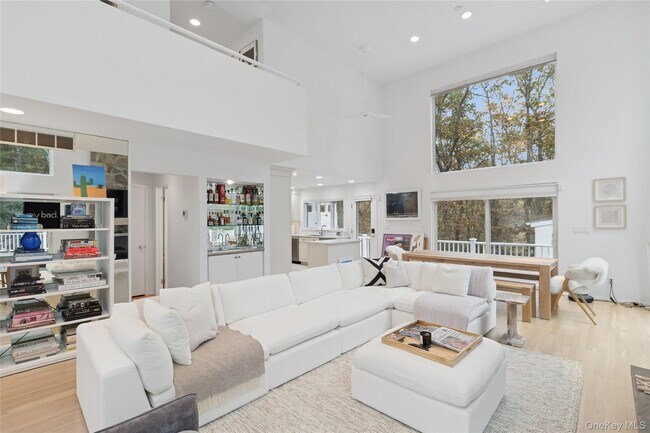 17 Lyme Ln in East Hampton, NY - Foto de edificio - Building Photo