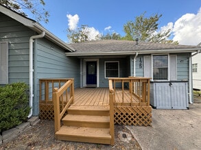 125 Pomeroy Ave in Pasadena, TX - Building Photo - Building Photo