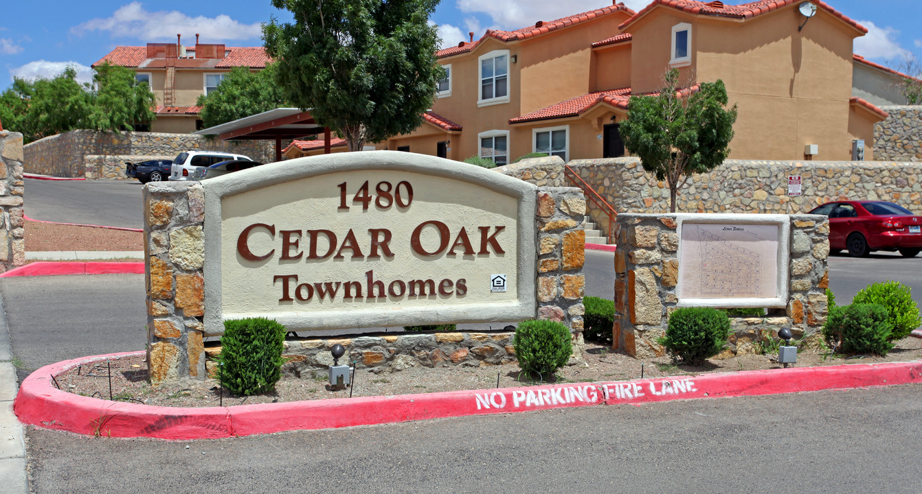 Cedar Oak Townhomes in El Paso, TX - Building Photo