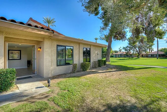 25 Granada Dr in Rancho Mirage, CA - Foto de edificio - Building Photo