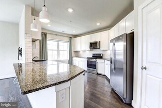 9523 Bastille St in Fairfax, VA - Building Photo - Building Photo