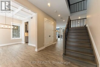 1961 Cedarlakes Way in Ottawa, ON - Building Photo - Building Photo