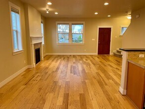 11811 SW Barber St in Wilsonville, OR - Building Photo - Building Photo