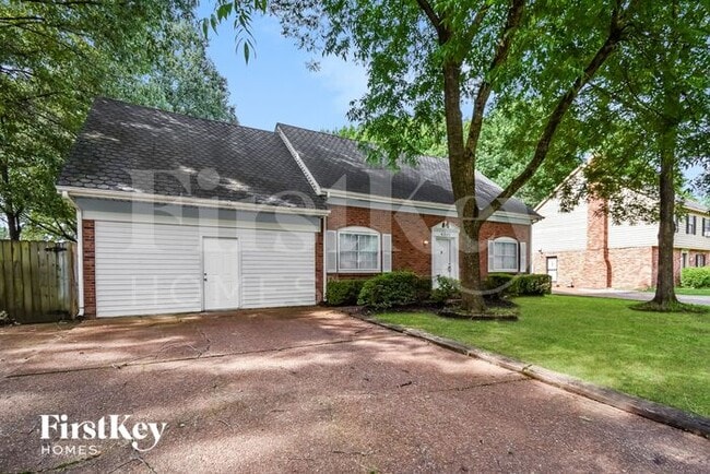 6385 Kinston Park Dr in Memphis, TN - Building Photo - Building Photo
