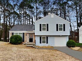 880 Highland Terrace NE in Marietta, GA - Building Photo