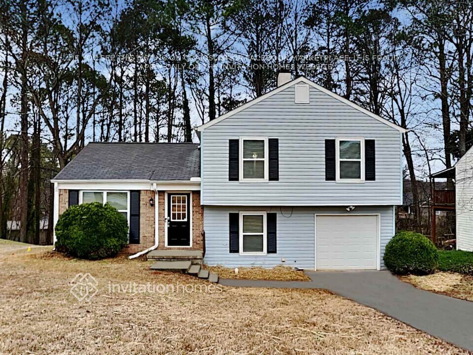 880 Highland Terrace NE in Marietta, GA - Building Photo
