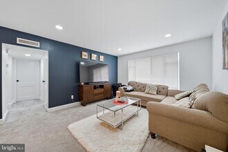 10305 Montrose Ave in Bethesda, MD - Building Photo - Building Photo