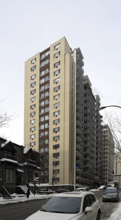 Le Trianon in Montréal, QC - Building Photo