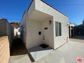 1112 Meadowbrook Ave in Los Angeles, CA - Building Photo - Building Photo